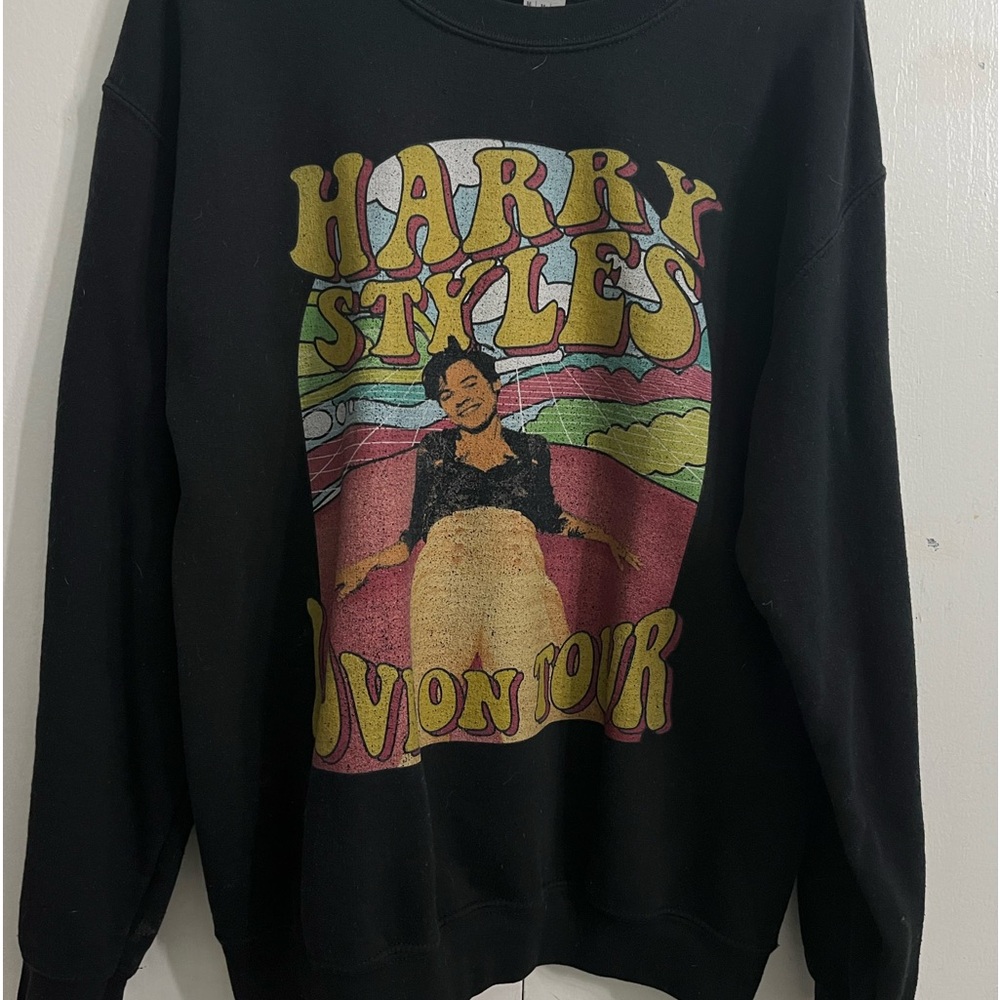 harry styles love on tour crew neck!!
